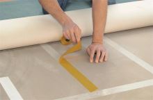 Oboustranná podlahová páska Tesa 56172 50 mm × 25 m – univerzální fixační páska (1)